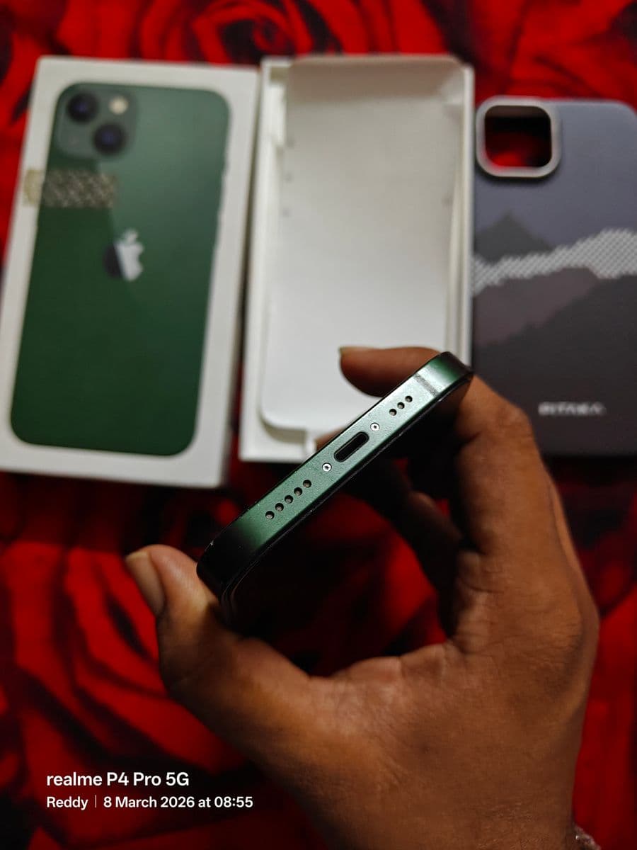 iPhone 13 Display Green line